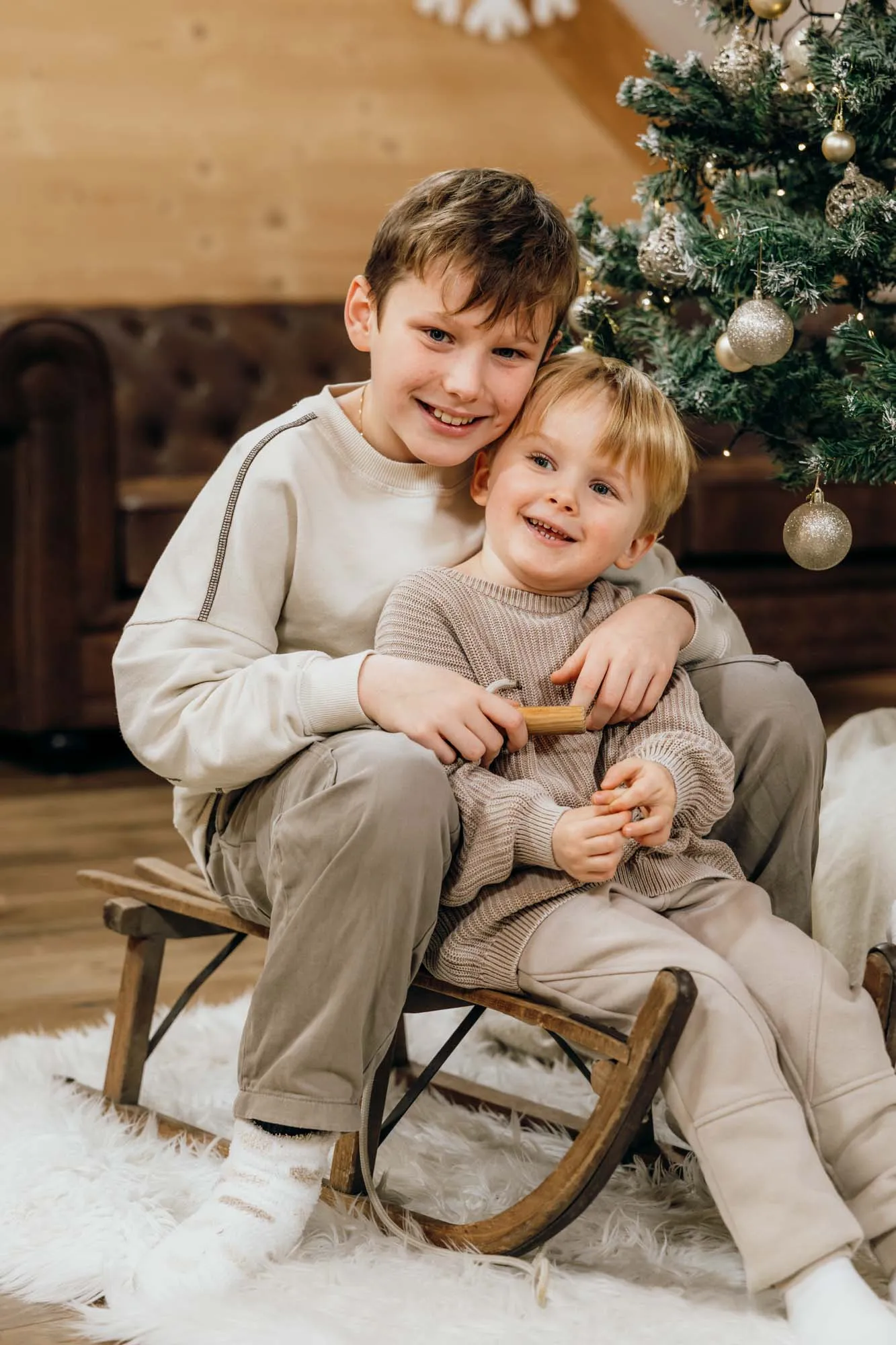 Familie beim weihnachtlichen LoveDays-Shooting